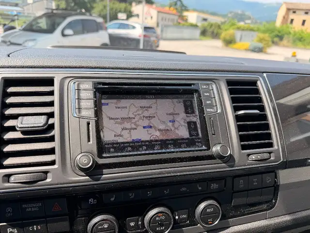 Volkswagen T6 California view 19