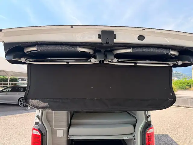Volkswagen T6 California view 18