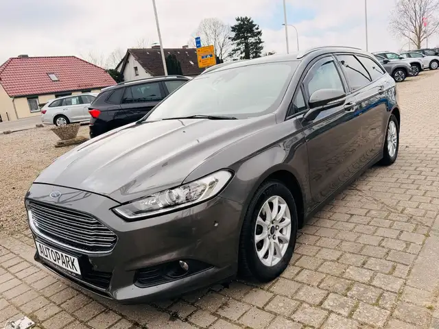 Ford Mondeo view 3