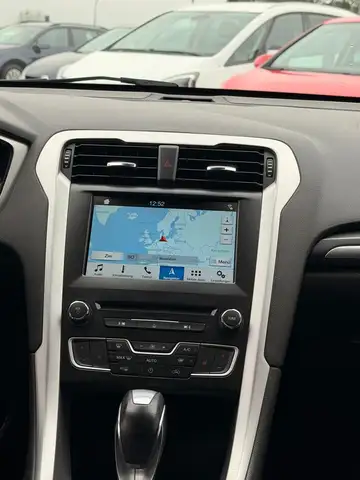 Ford Mondeo view 13