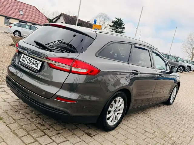 Ford Mondeo view 6