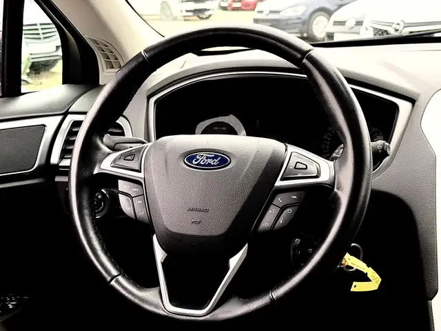 Ford Mondeo view 14