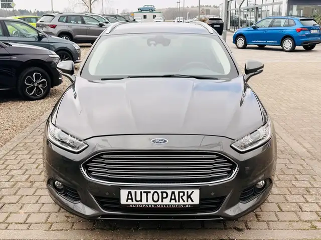 Ford Mondeo view 2