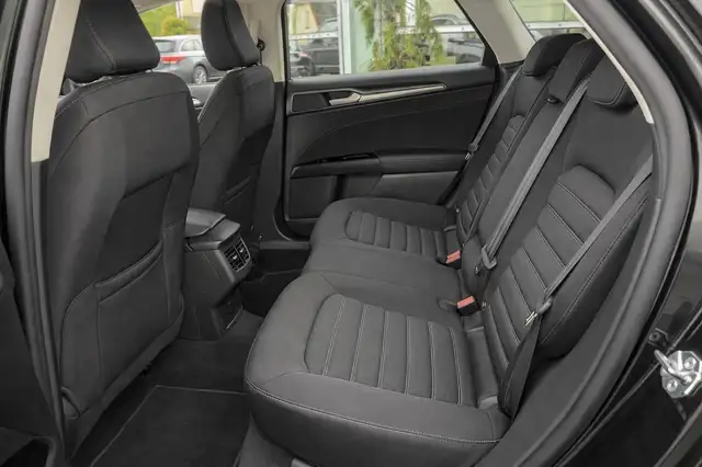 Ford Mondeo view 15