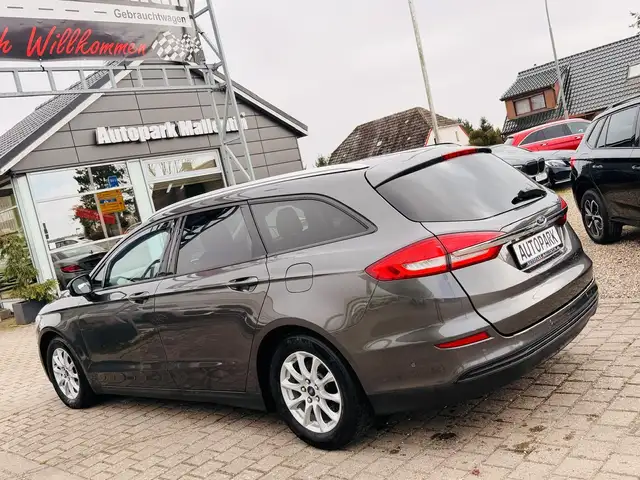 Ford Mondeo view 5