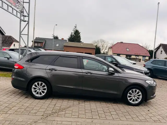 Ford Mondeo view 7