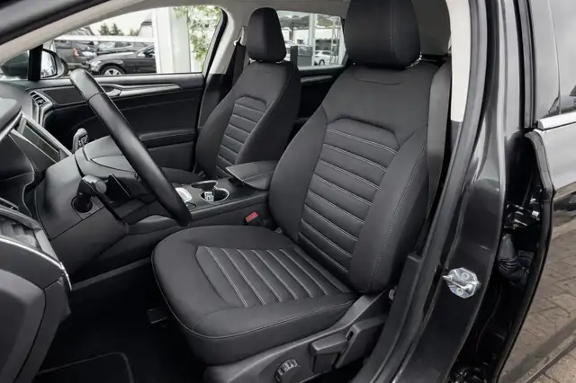 Ford Mondeo view 10