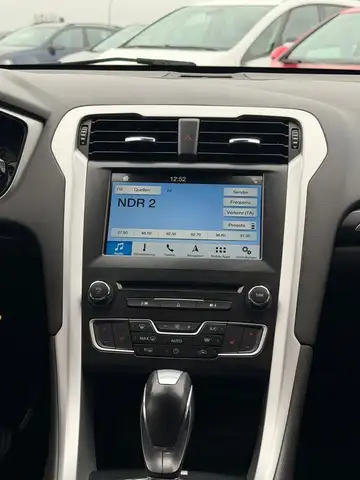 Ford Mondeo view 12