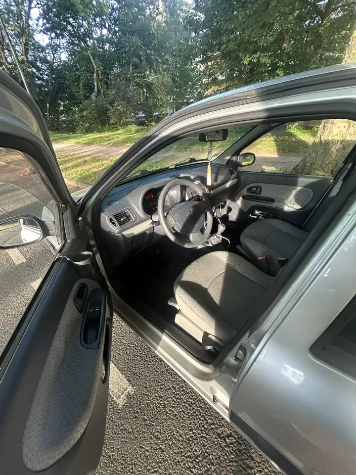 Renault Clio Citadine 5 portes — photo 3
