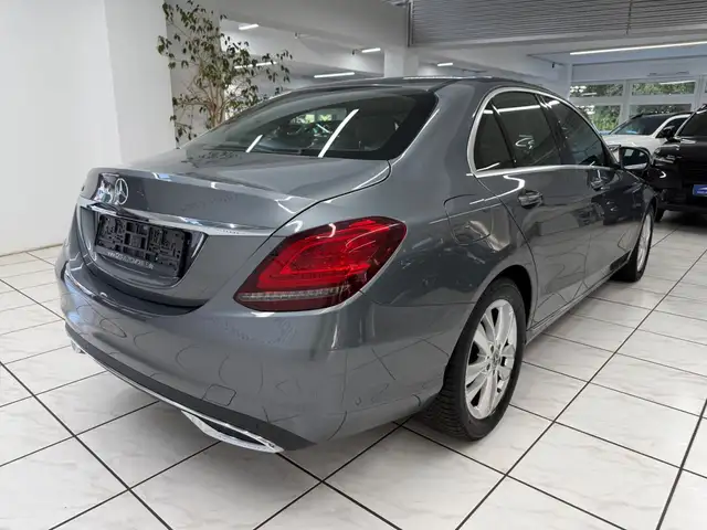 Mercedes-Benz C view 3