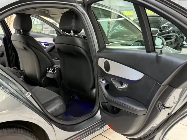 Mercedes-Benz C view 9