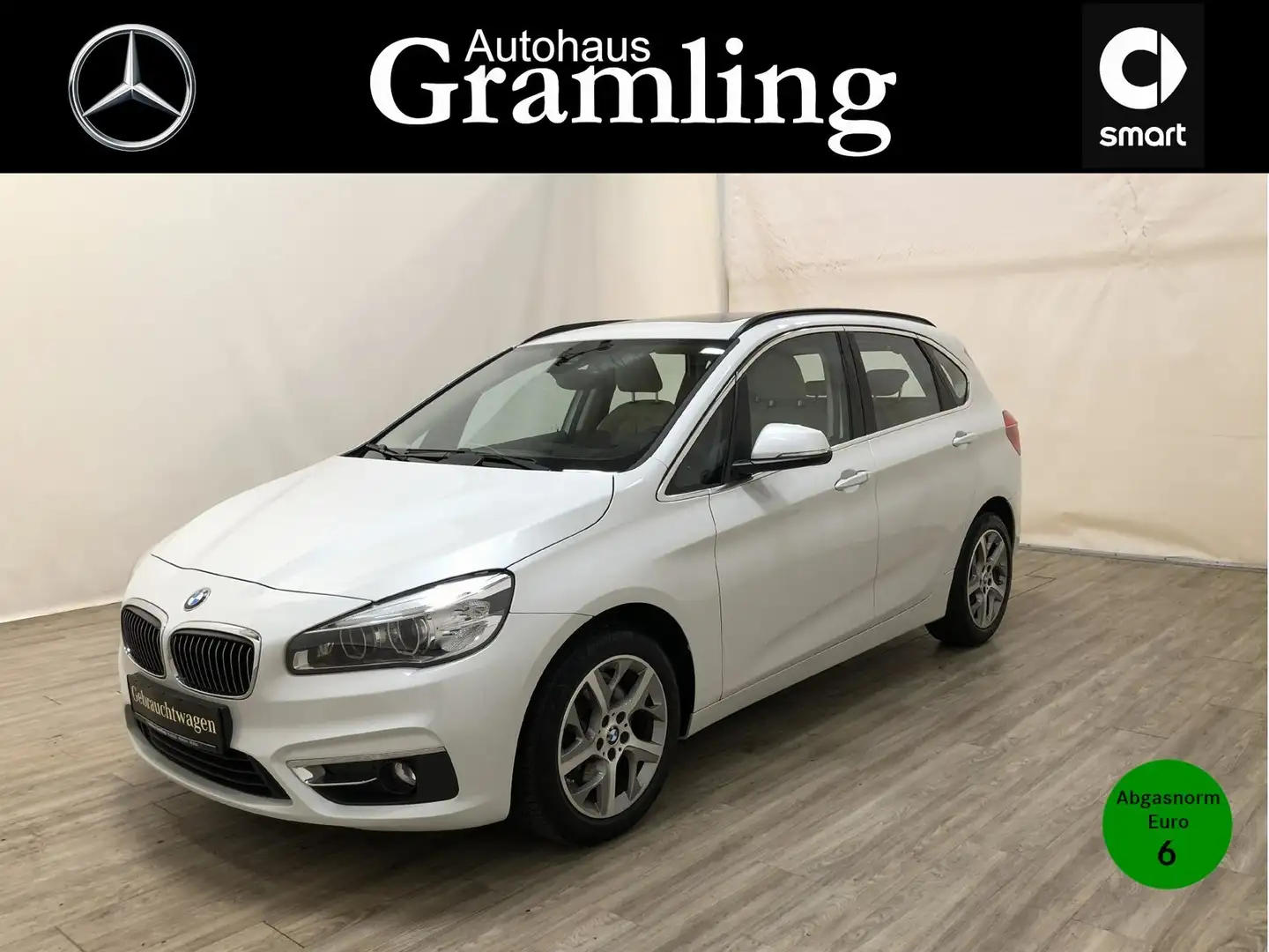 BMW 220 i Luxury Line Active Tourer Navi*Pano*HUD*AHK Blanc - 1