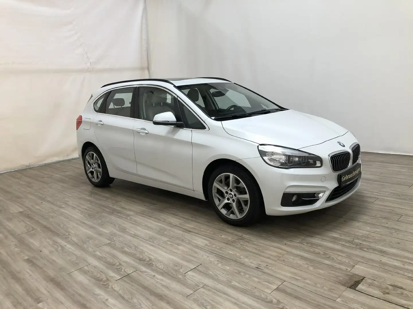 BMW 220 i Luxury Line Active Tourer Navi*Pano*HUD*AHK Blanc - 2