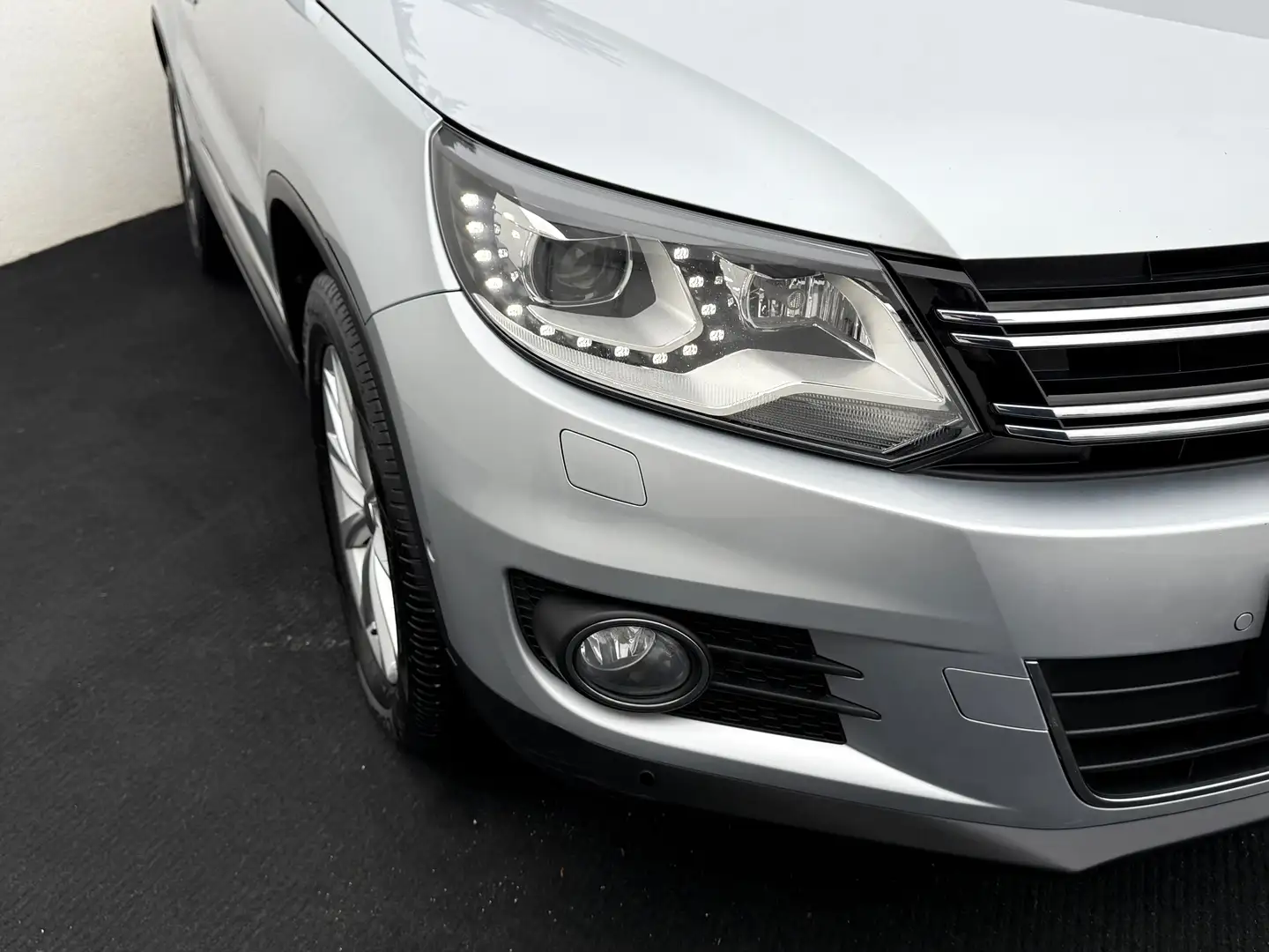 Volkswagen Tiguan Sport & Style Sky 2.0 TDI Grau - 2