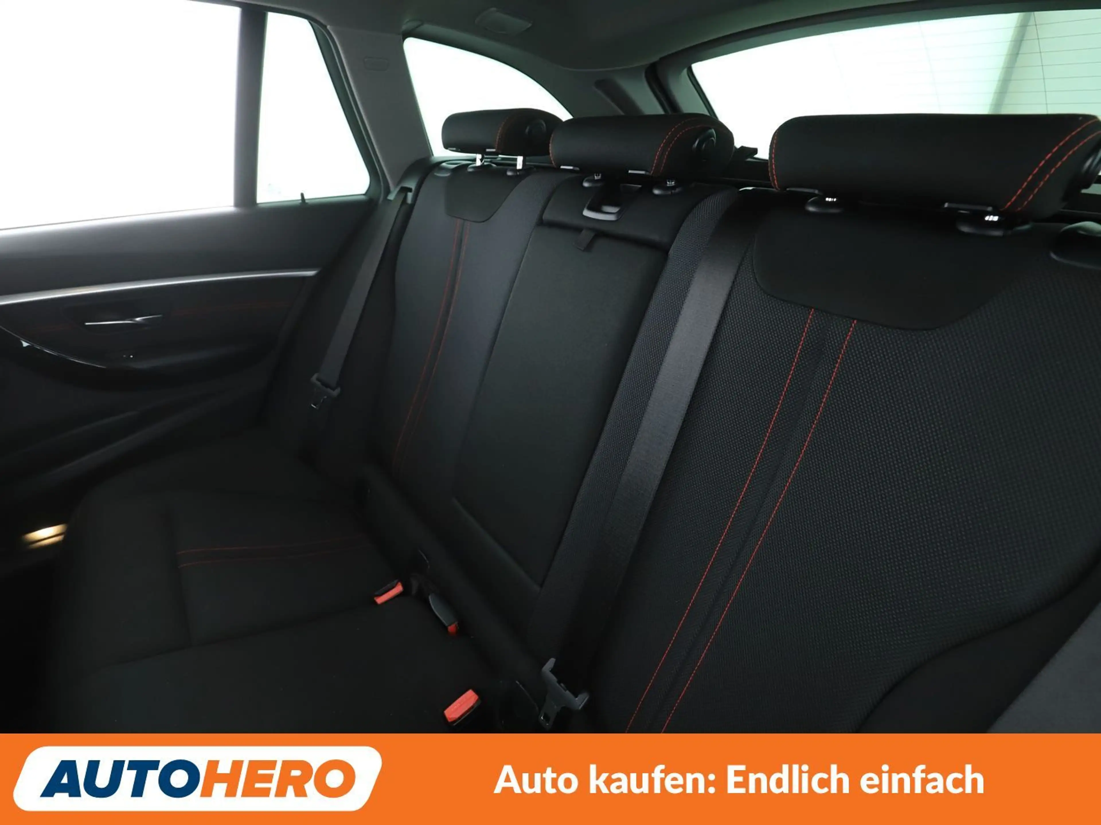 BMW 318 318d Sport Line — photo 14