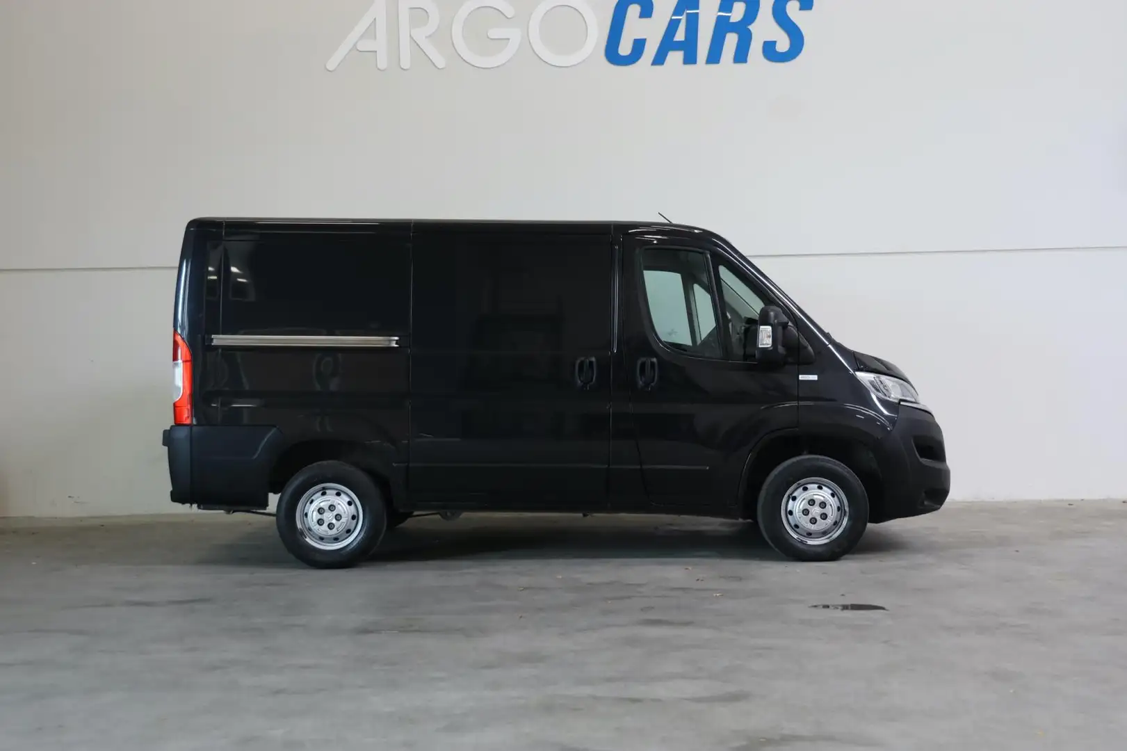 Citroen Jumper 2.2 BlueHDi ZWART 120PK BJ 2024 L2/H1 TREKHAAK AIR Noir - 2