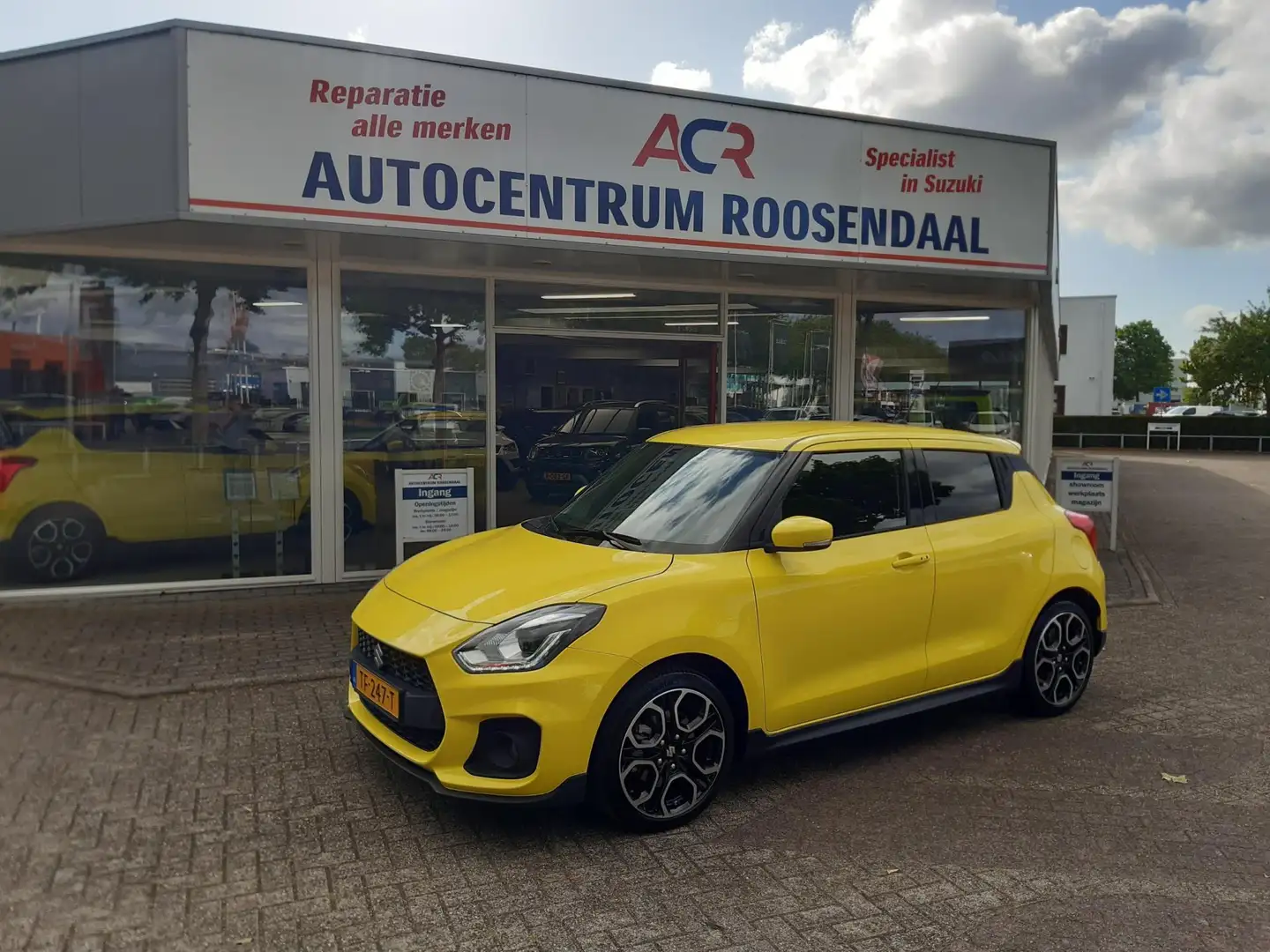 Suzuki Swift 1.4 Sport 129 pk 1e eigenaar Geel - 1