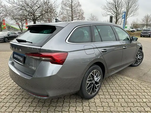 Skoda Octavia view 3