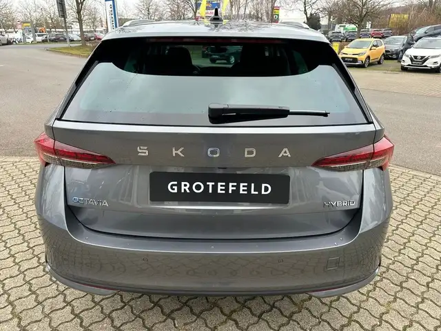 Skoda Octavia view 4