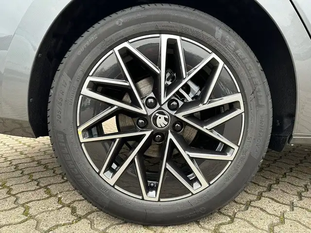 Skoda Octavia view 5