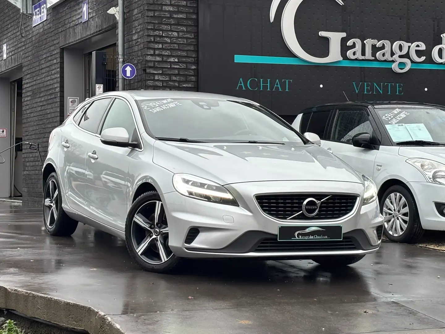 Volvo V40 2.0 D2 - ! R-Design ! - Geartronic - Cuir - Eu6b Silber - 2