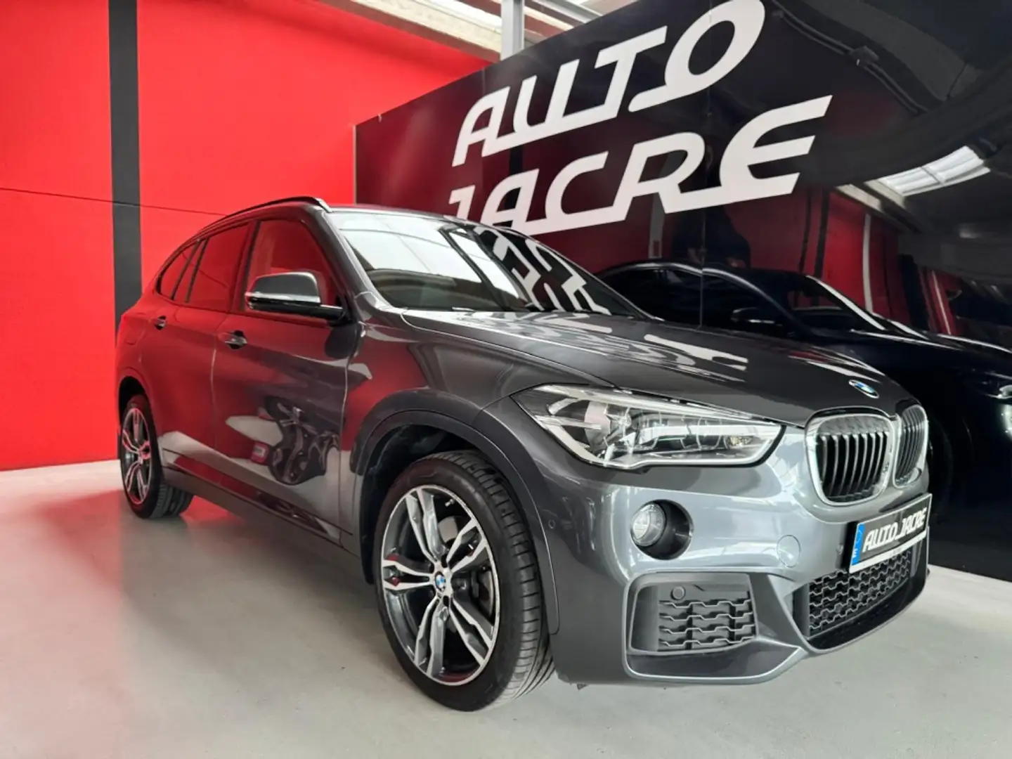 BMW X1 sDrive 20dA Gris - 1