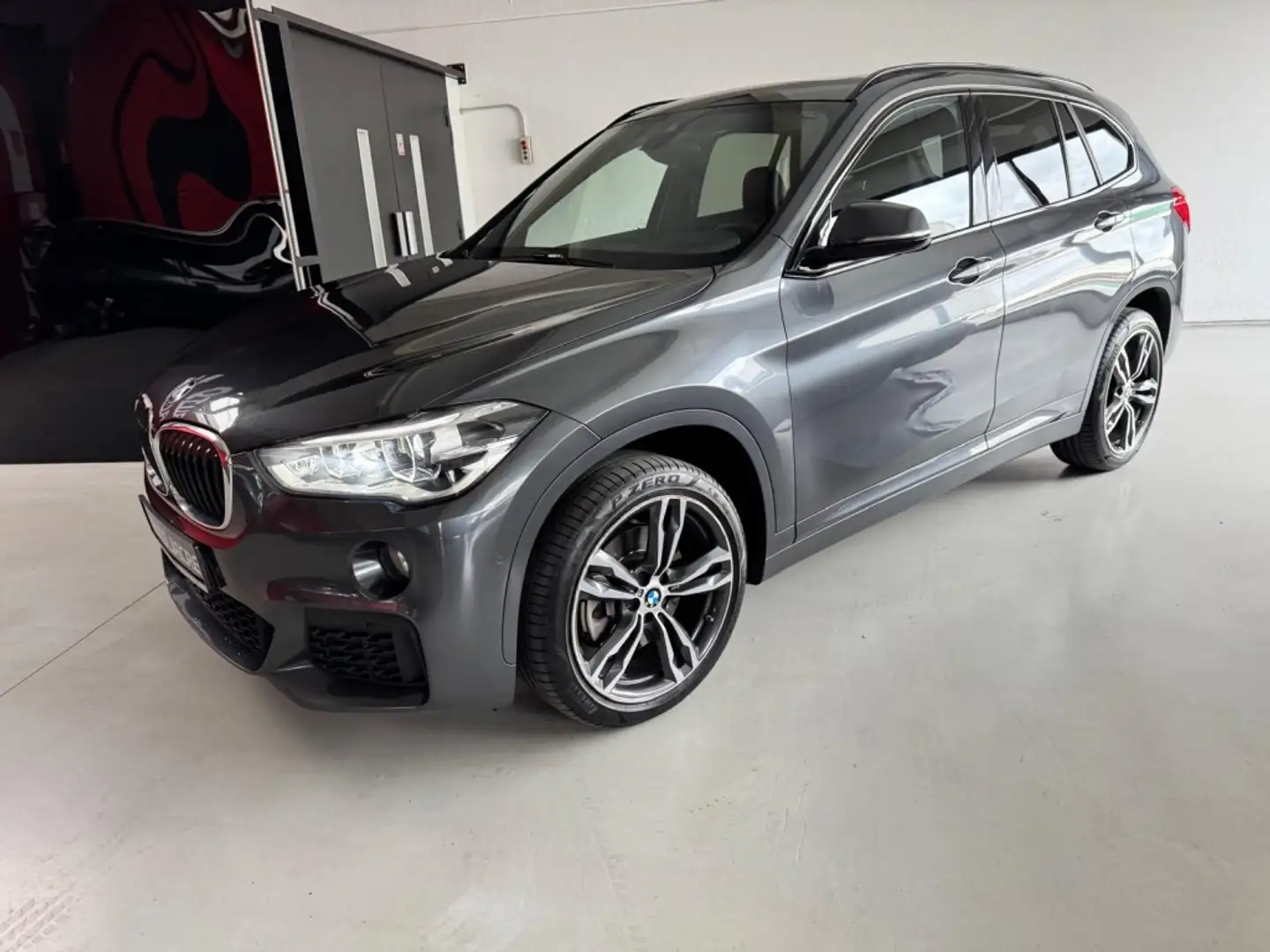 BMW X1 sDrive 20dA Gris - 2