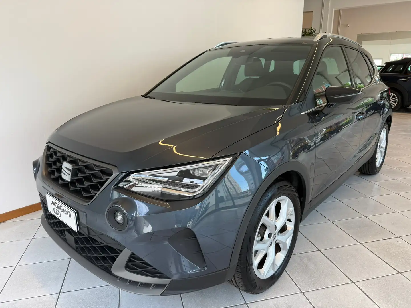 SEAT Arona Arona 1.0 ecotsi FR 95cv Grijs - 1