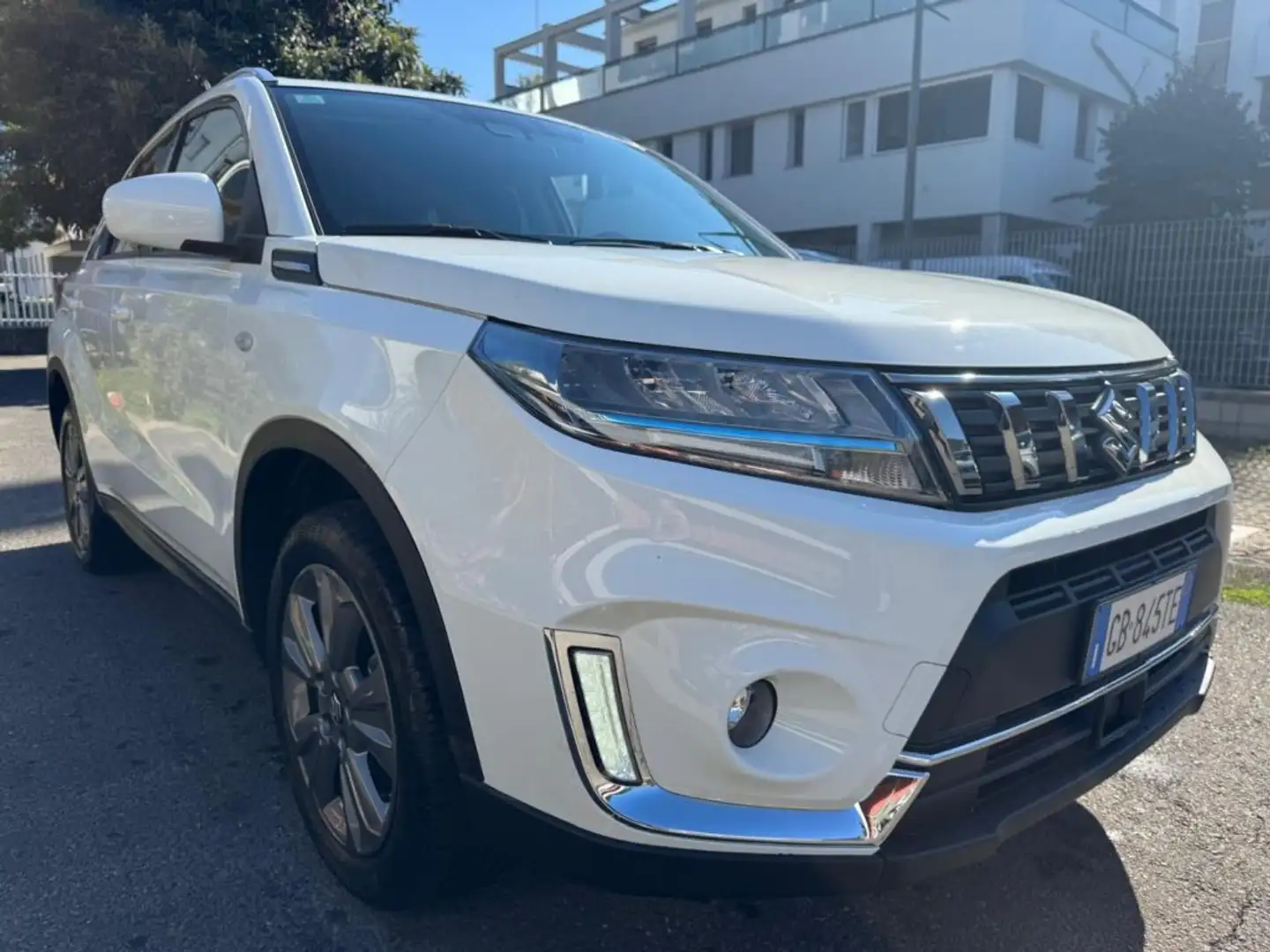 Suzuki Vitara 1.4 Hybrid Cool Weiß - 2
