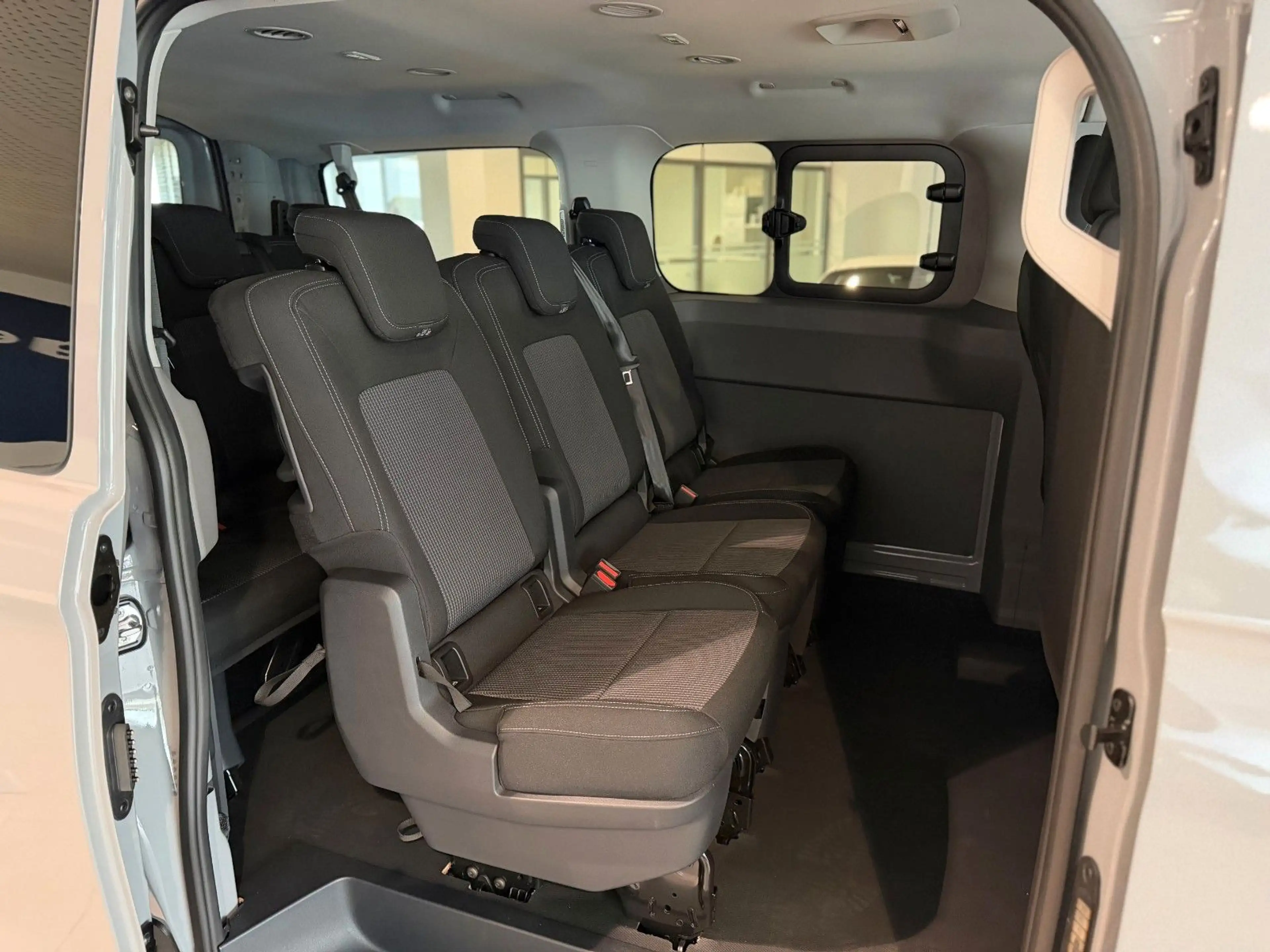 Volkswagen T7 Caravelle *KR*SideAssist*ACC*FLÜGELTÜR*5JGARA — photo 6