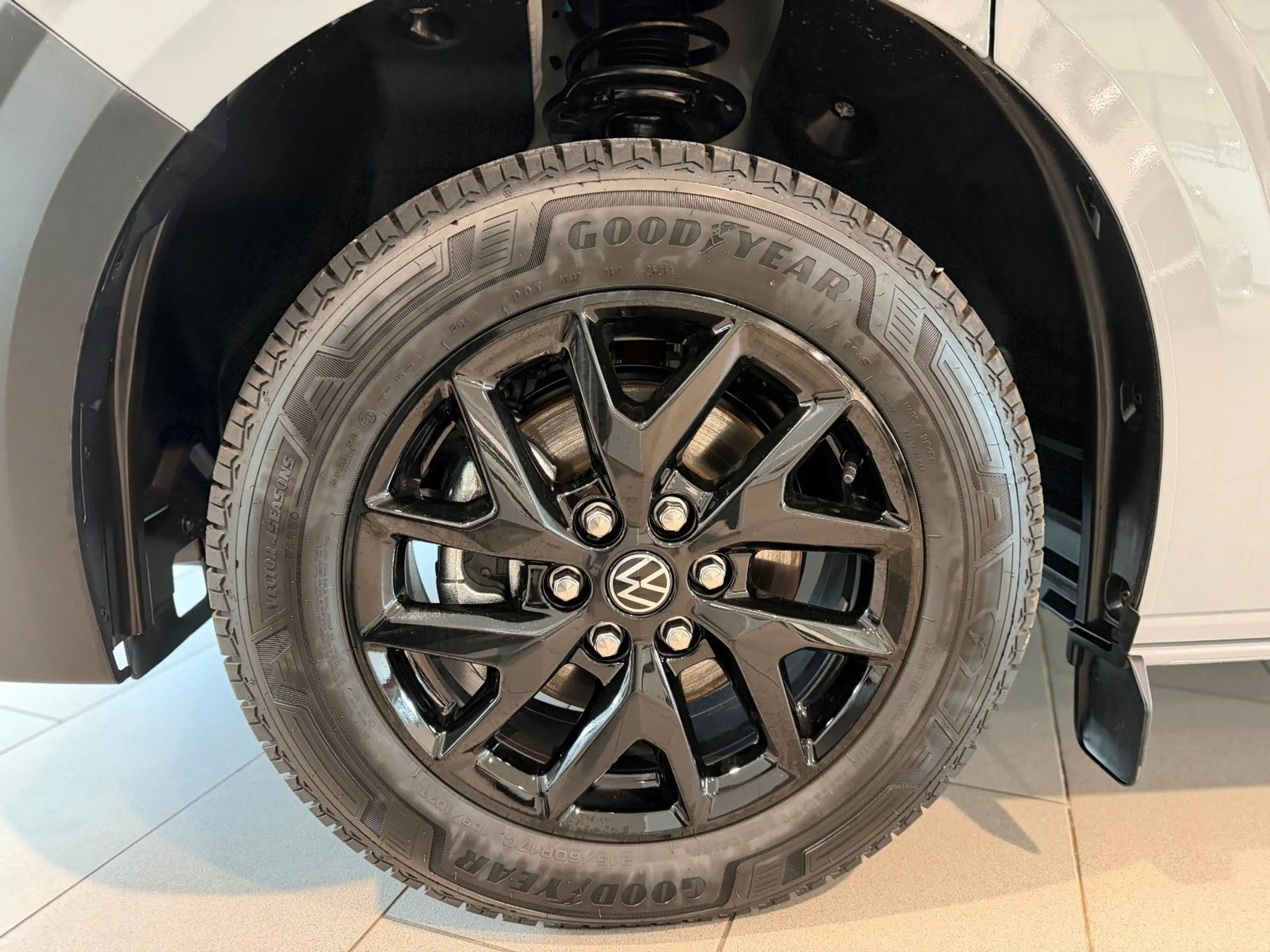 Volkswagen T7 Caravelle *KR*SideAssist*ACC*FLÜGELTÜR*5JGARA — photo 11