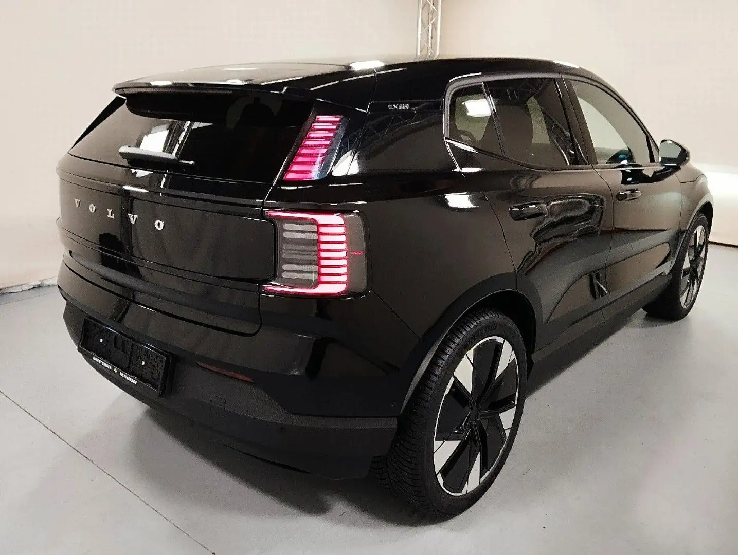 Volvo EX30 Ultra AWD Performance Pure Electric Schwarz - 2