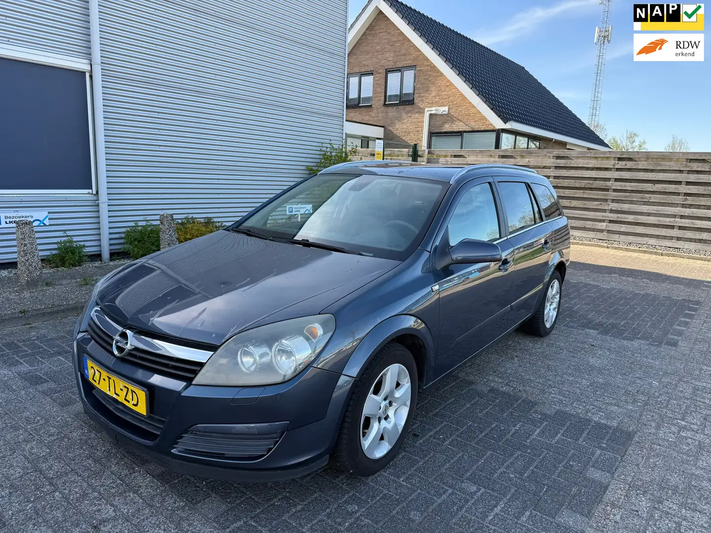 Opel Astra Wagon 1.6 Executive Airco! Bj:2006 NAP! Grijs - 1