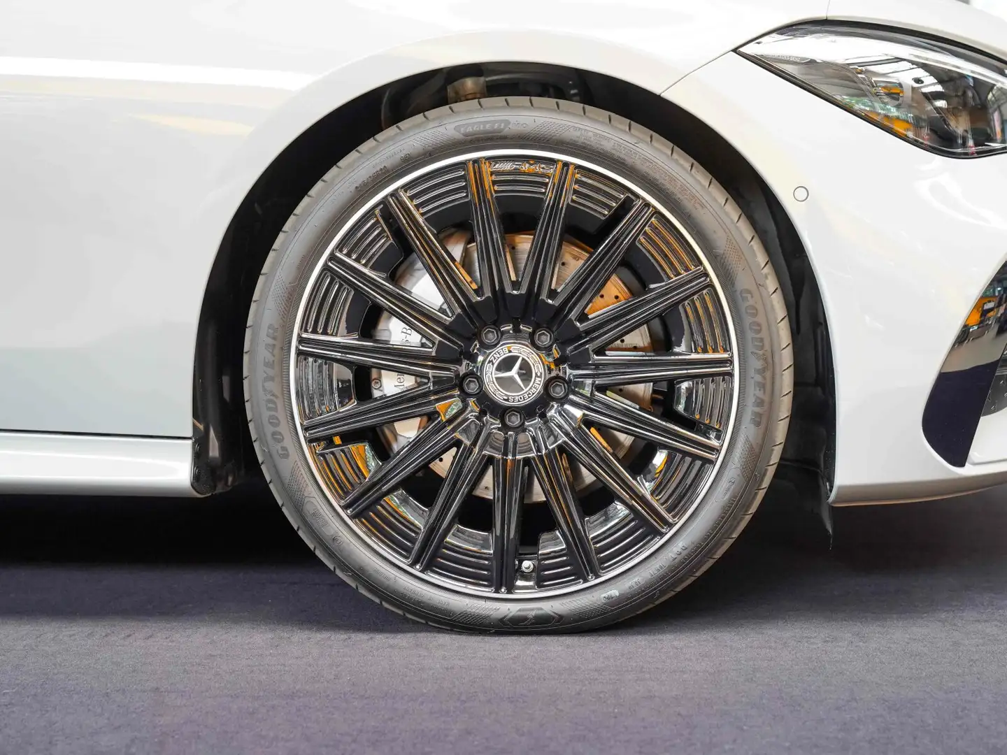 Mercedes-Benz CLE 220 CLE 220 d AMG Line Night alpingrau Pano Burmeste Gris - 2