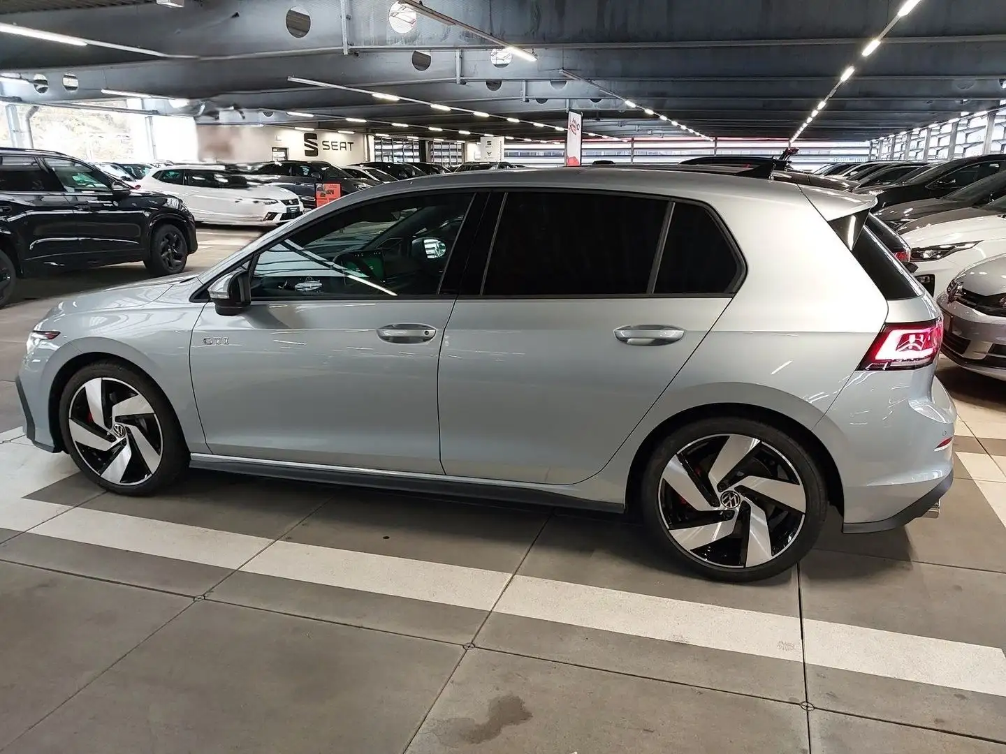 Volkswagen Golf 2.0 TSI GTI Panorama DCC H&k ACC Kamera Silber - 1