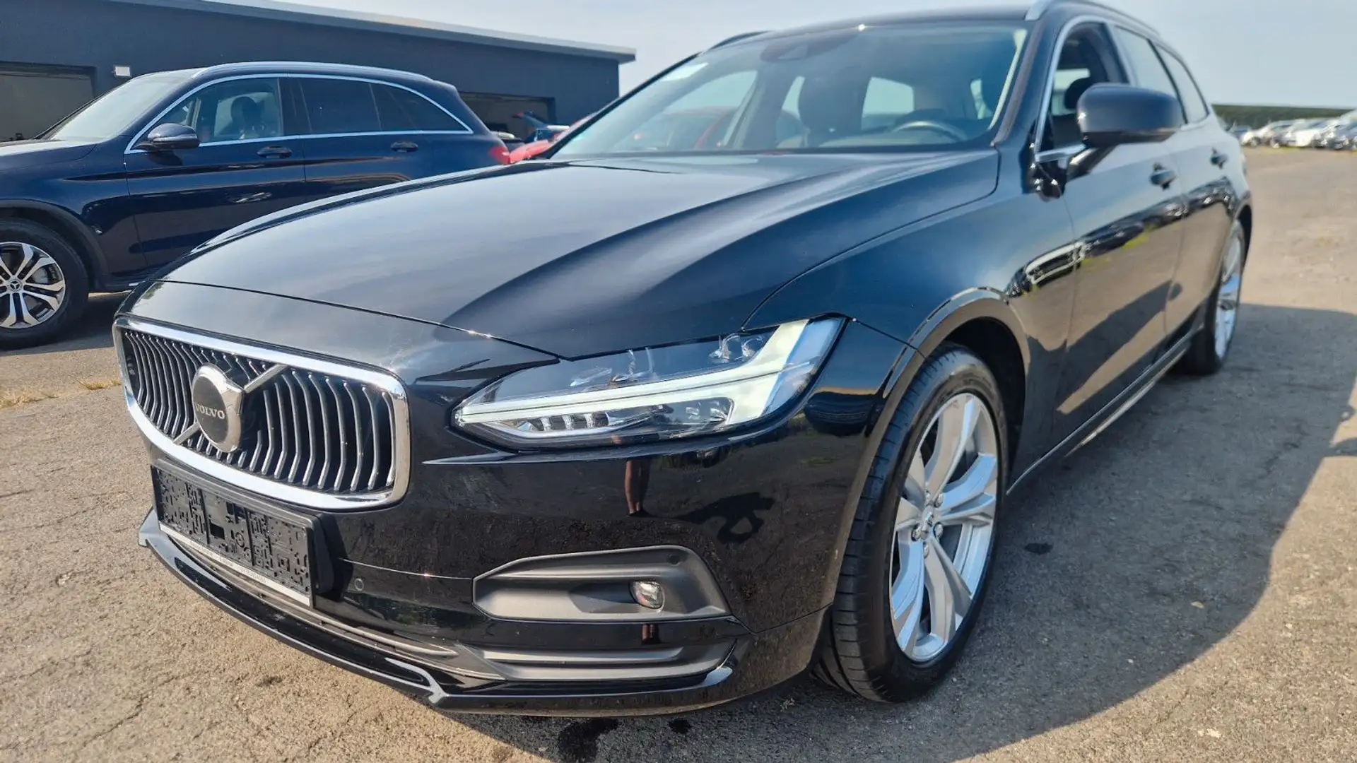 Volvo V90 Kombi Navi Leder LED Kamera 1.Hand AHK Noir - 1