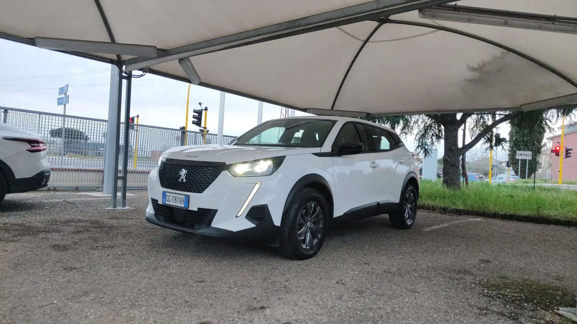 Peugeot 2008 BlueHDi 110 Active Pack S/S Weiß - 1