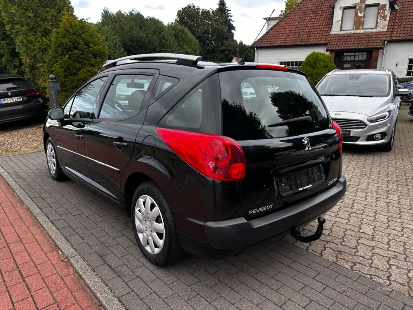 Peugeot 207 SW 1.6*Klima*1Hd*Pano*AHK*SitzH*TÜV NEU* Schwarz - 2