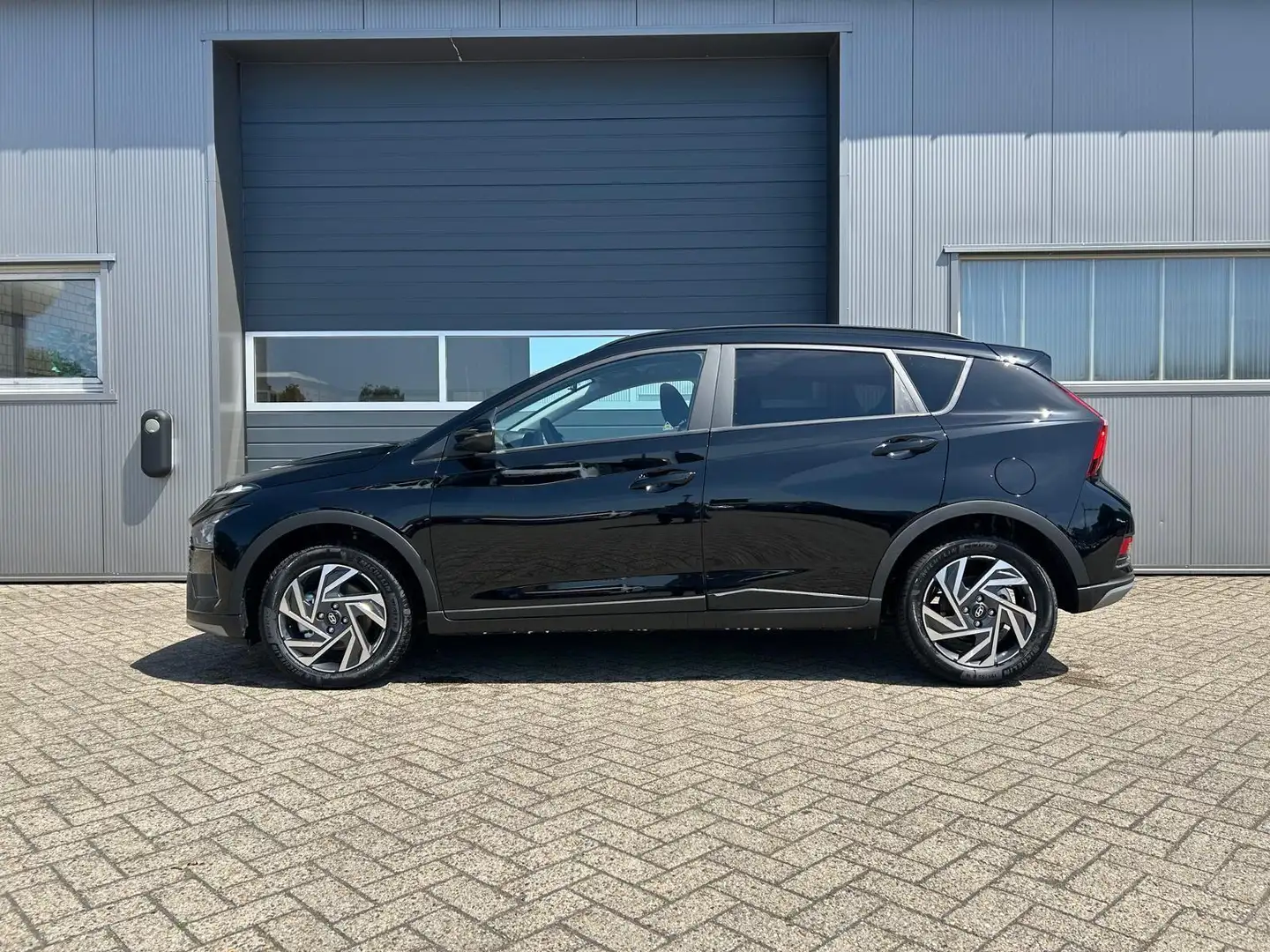 Hyundai BAYON Trend 1.0 T-GDI 90PS Klimaautomatik Rückf.Kamer... Schwarz - 2