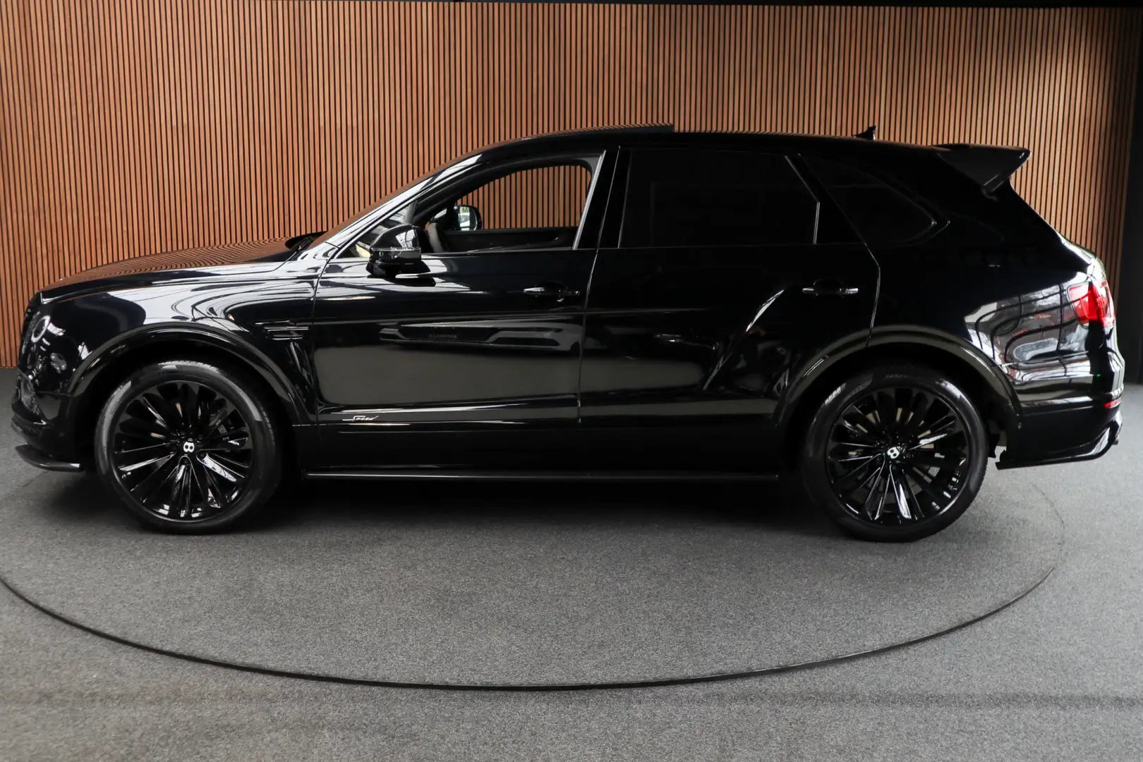 Bentley Bentayga 6.0 W12 Speed HUD Massage Panodak Leer ACC Keyless Zwart - 2