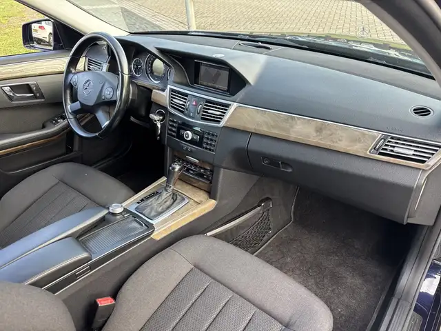 Mercedes-Benz E-Class view 12