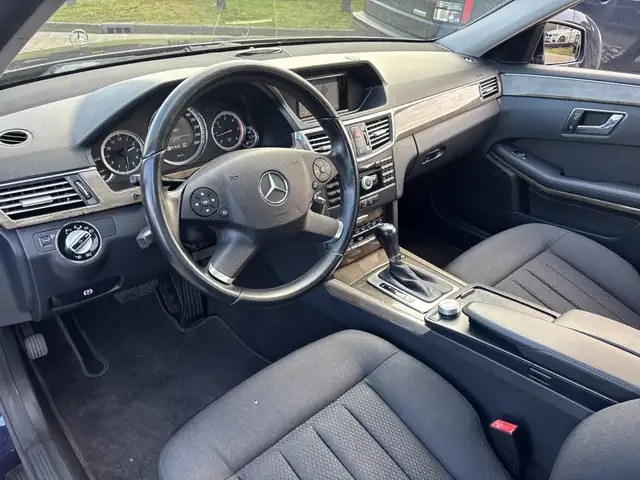 Mercedes-Benz E-Class view 14