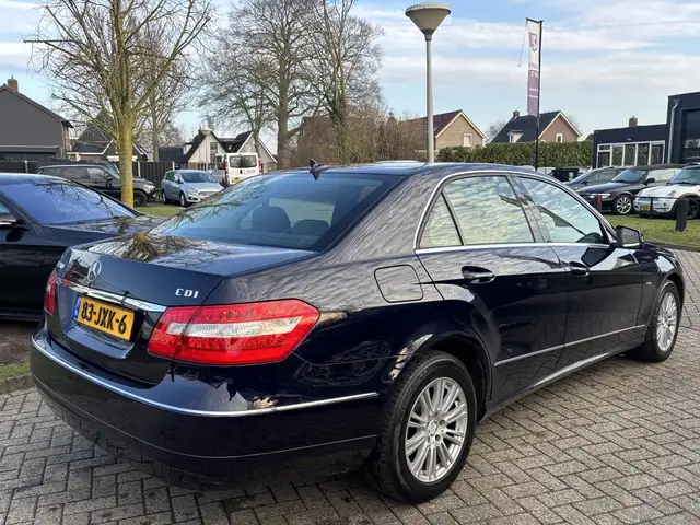 Mercedes-Benz E-Class view 5