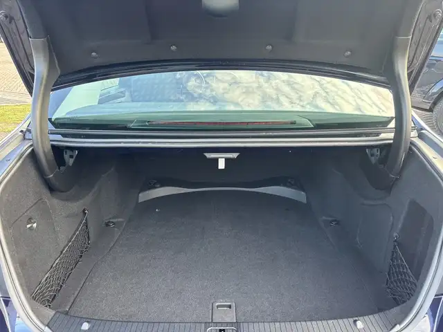 Mercedes-Benz E-Class view 9