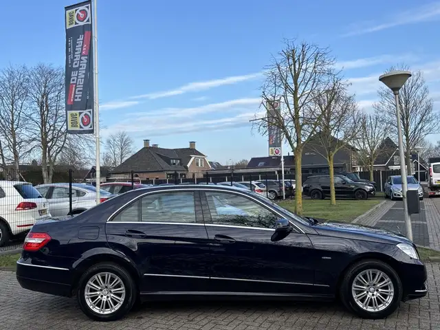 Mercedes-Benz E-Class view 4