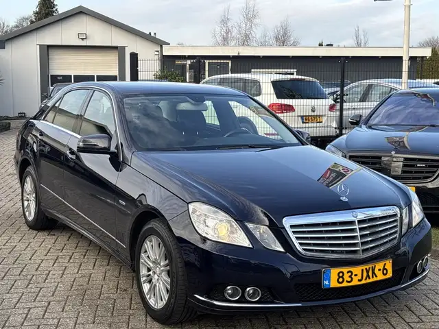 Mercedes-Benz E-Class view 3