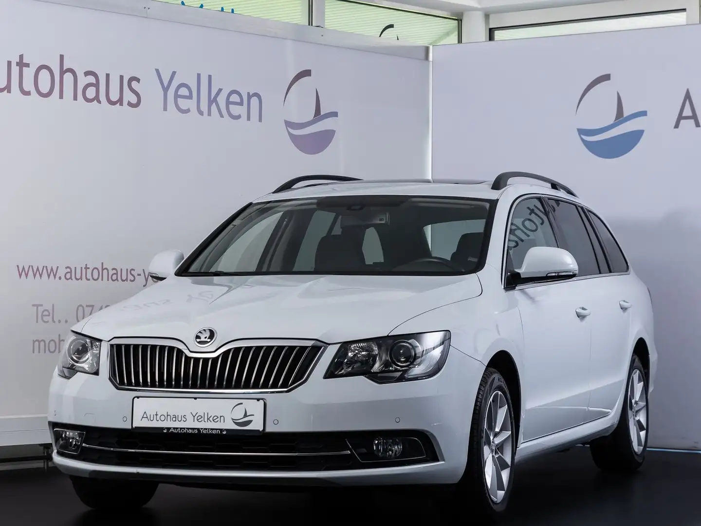 Skoda Superb Combi 2.0 TDI Ambition *PANO*NAVI*TEMP Wit - 1