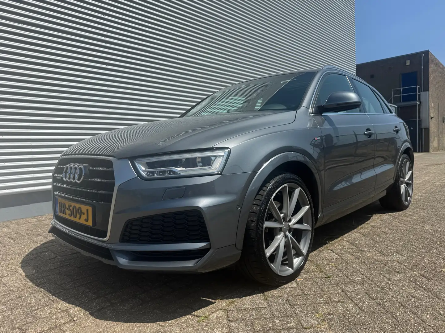Audi Q3 Q3 2.0 TFSI quattro S-line, leer, pano, trekhaak Grijs - 2