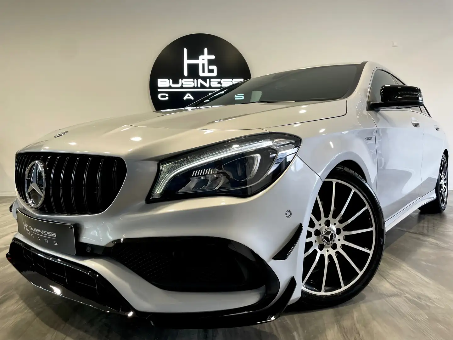 Mercedes-Benz CLA 200 d/ LOOK CLA45 AMG/ WHITEART EDITION/ PACK AMG/ LED Argent - 1