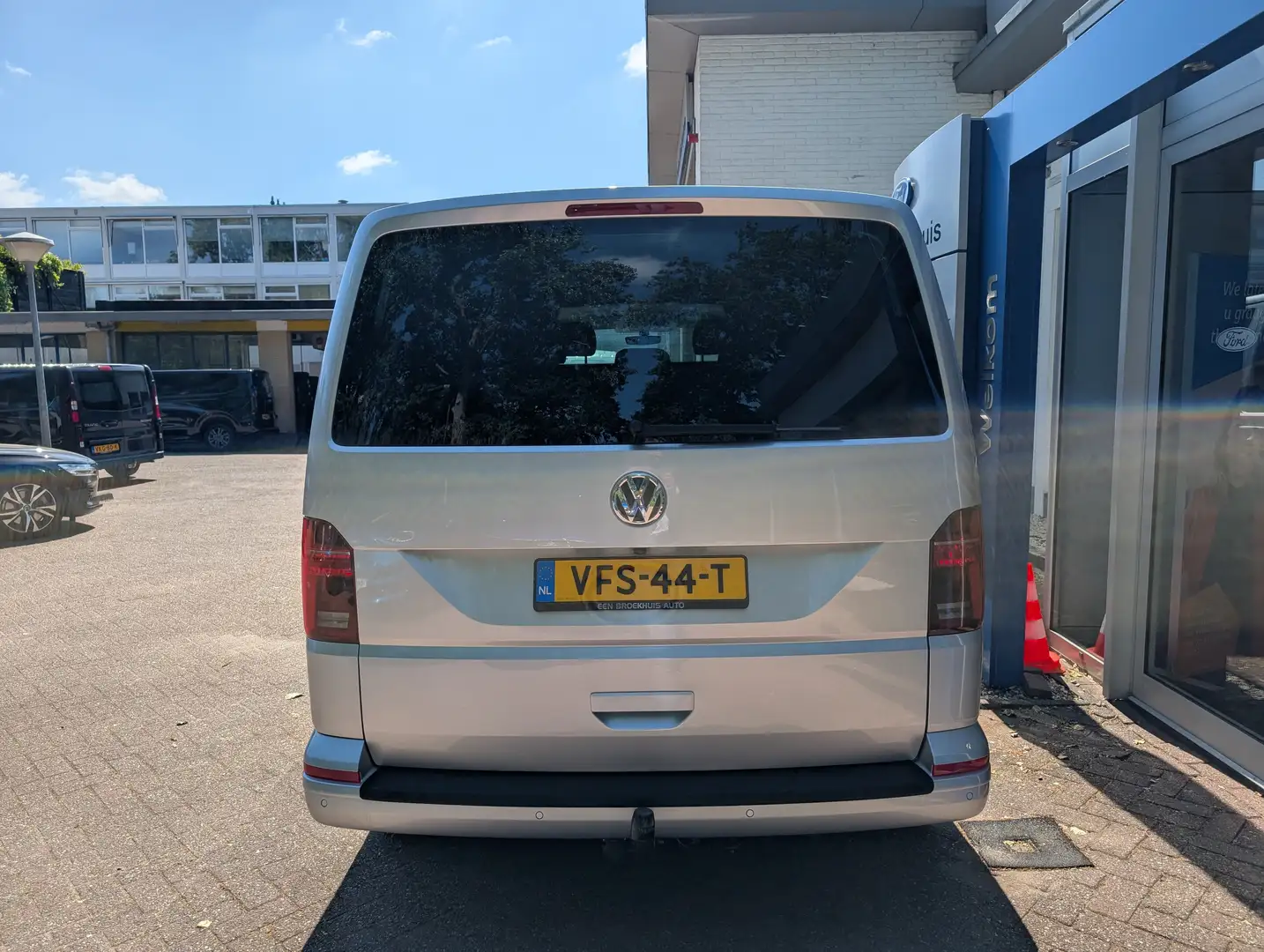 Volkswagen Transporter 2.0 TDI L2H1 30 Dubbel Cabine Bulli 200pk | Virtua Grijs - 2